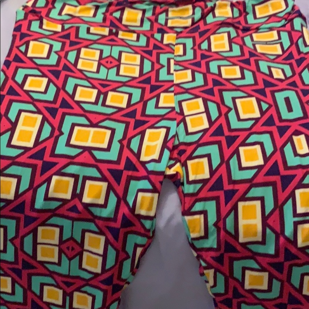 BNWOT LULAROE TC2 LEGGINGS